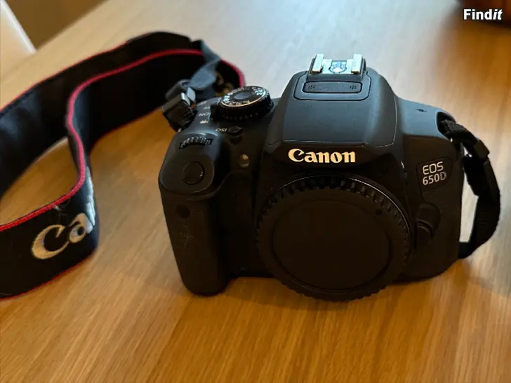 Myydään Canon EOS 650D digitaalinen järjestelmäkamera videotoiminnolla