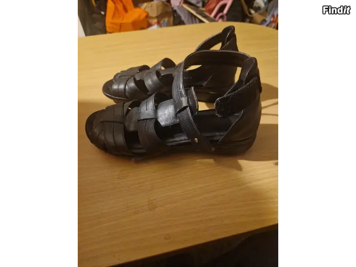 Säljes Skor st 37.... ....