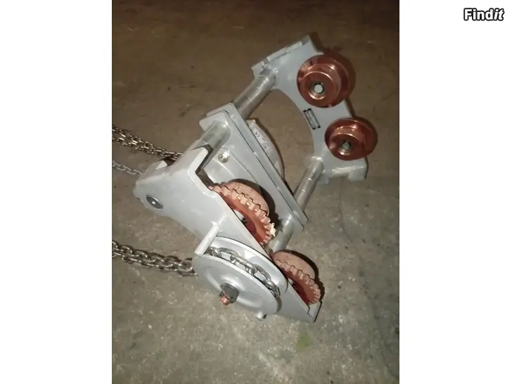 Myydään Ketjutalja 1000 kg mekaanisella sivusiirrolla. Käyttämätön. hinta 600 e