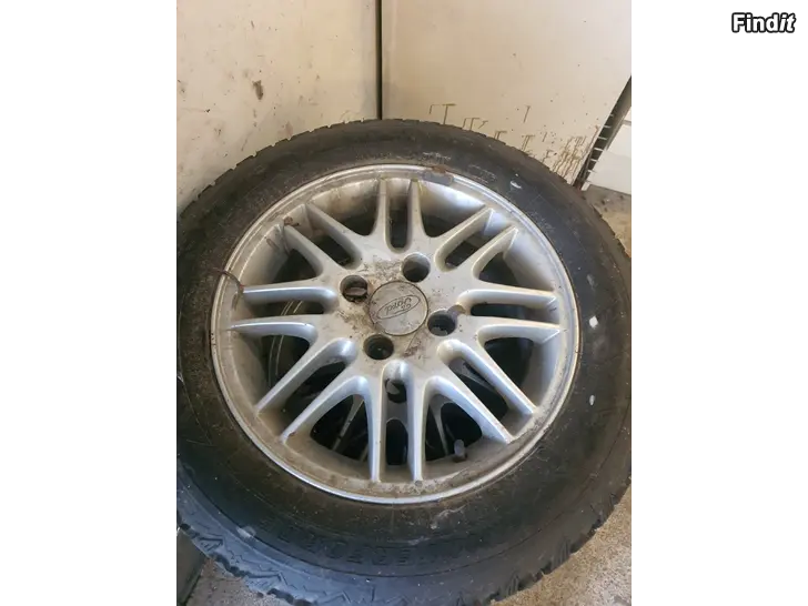 Säljes BRA VINTERDÄCK MED FÄLGAR FORD FOCUS
