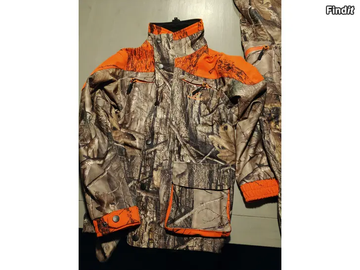 Myydään Lasten 140cm maastopuku