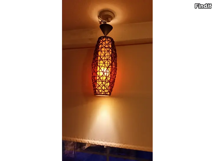 Myydään Kattolamppu metallikehikko ja niinipunos 2kpl 12e