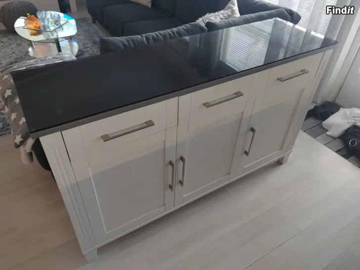 Myydään Hyväkuntoinen lipasto / senkki lasikannella