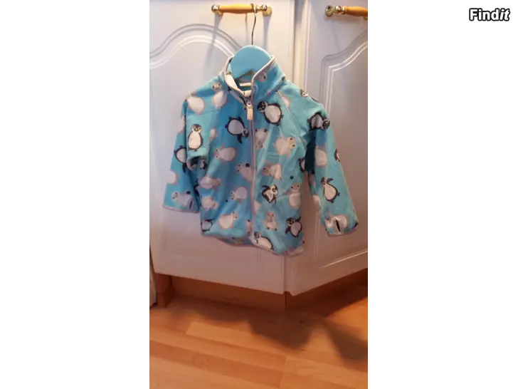 Myydään Fleecetakki HM koko 86 turkoosi pingviinit  -hinta 4e