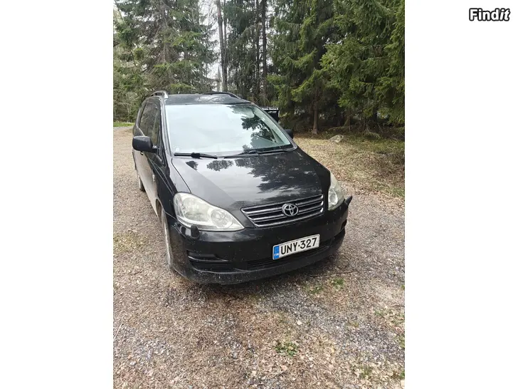 Myydään Juuri katsastettu auto jopa suuremmalle perheelle