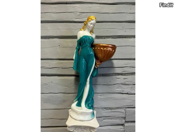 Myydään Sisustus patsaita erilaisia