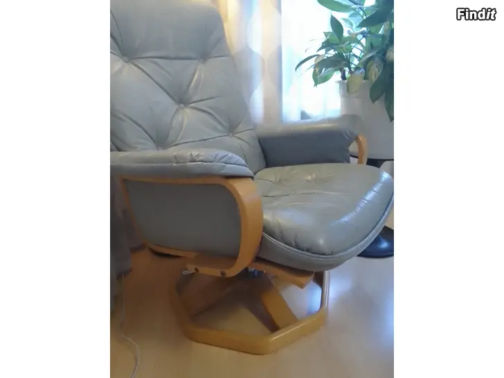 Säljes Snurrfåtölj i äkta läder