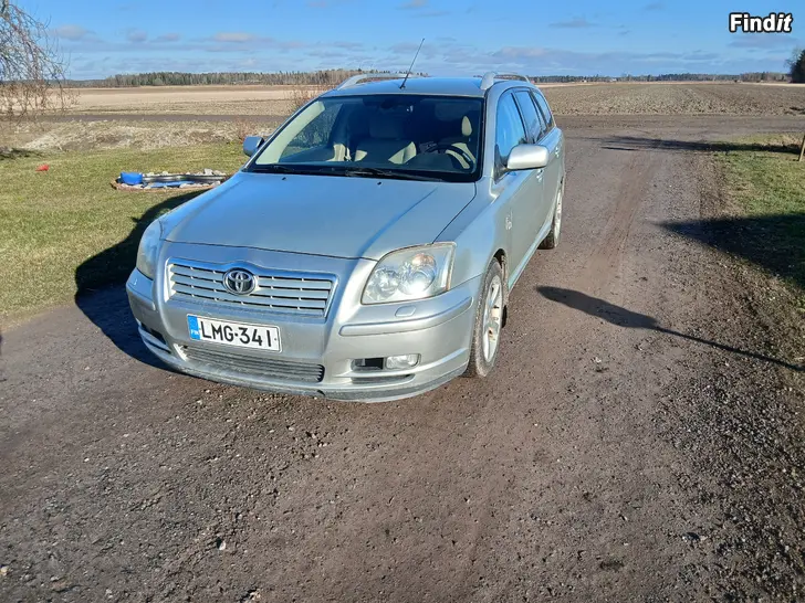 Myydään Toyota Avensis