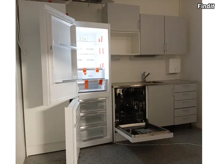 Myydään Keittiökalusteet, kodinkoneet, rst allastaso hanan kanssa