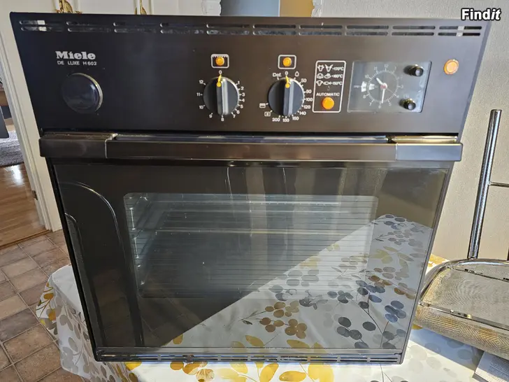 Myydään Miele uuni