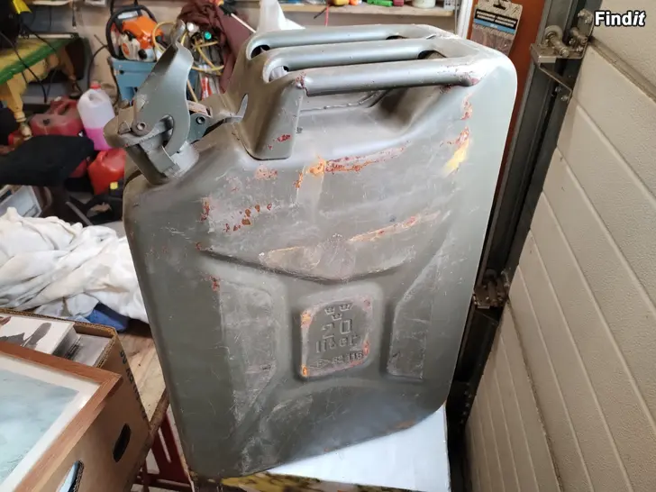 Myydään Ruotsin armeijan kanisterit