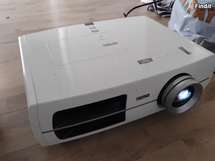 Myydään epson eh-tw 3200