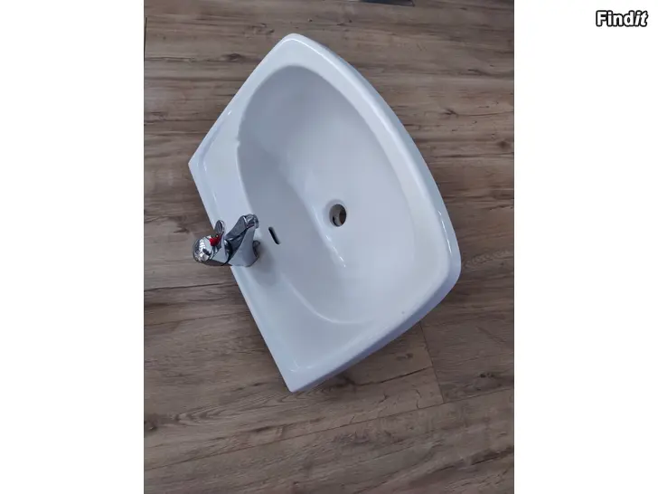 Säljes Tvättställ i porslin med tillbehör