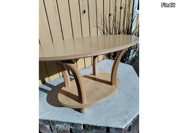 Myydään OVAALI PÖYTÄ