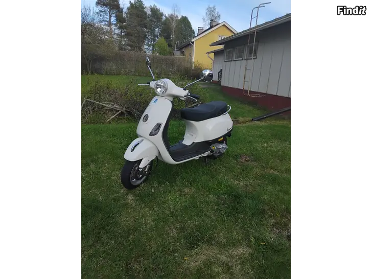Myydään Vespa Primavera LX50 4T v4 2012