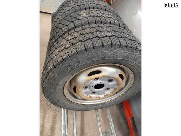 Säljes Ford Transit vinterdäck