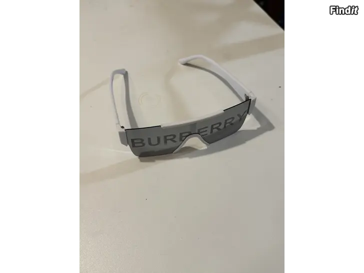 Myydään Burberry lasit