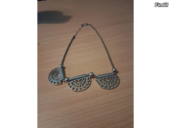 Säljes Halsband och armband