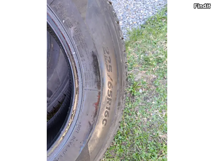 Myydään Pakettiauton kesärenkaat