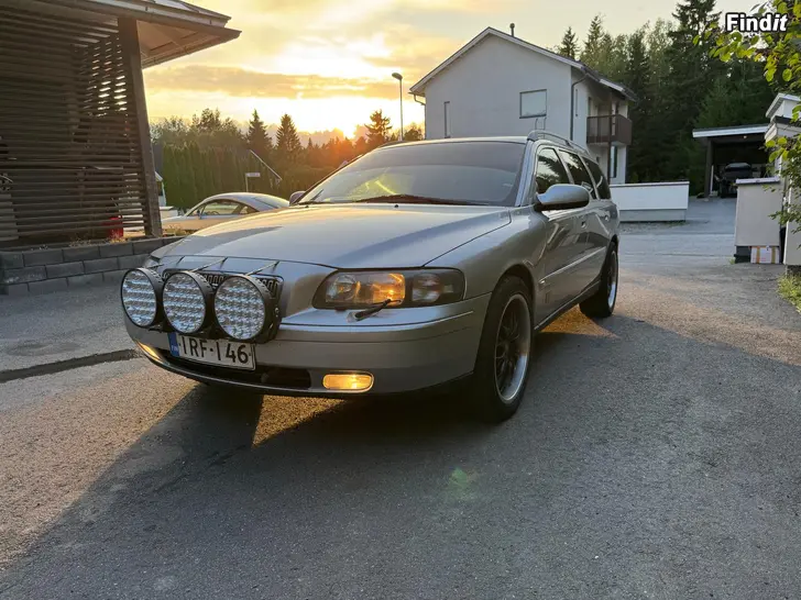 Myydään Volvo V70 2.4T 75-vuoden juhlamalli