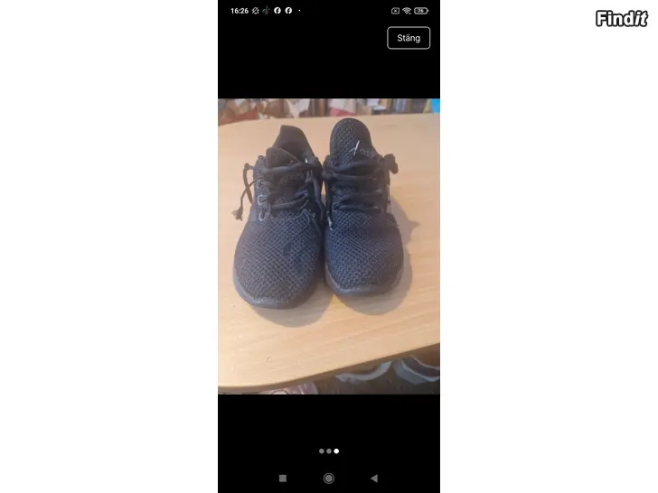 Säljes Svarta Adidas sneakers i mesh st 32