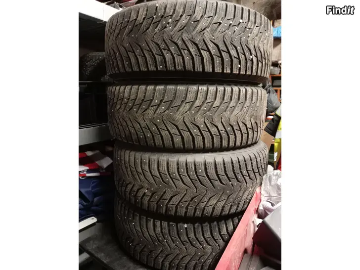 Myydään Kumho 215 60 16 Nastarenkaat 4kpl