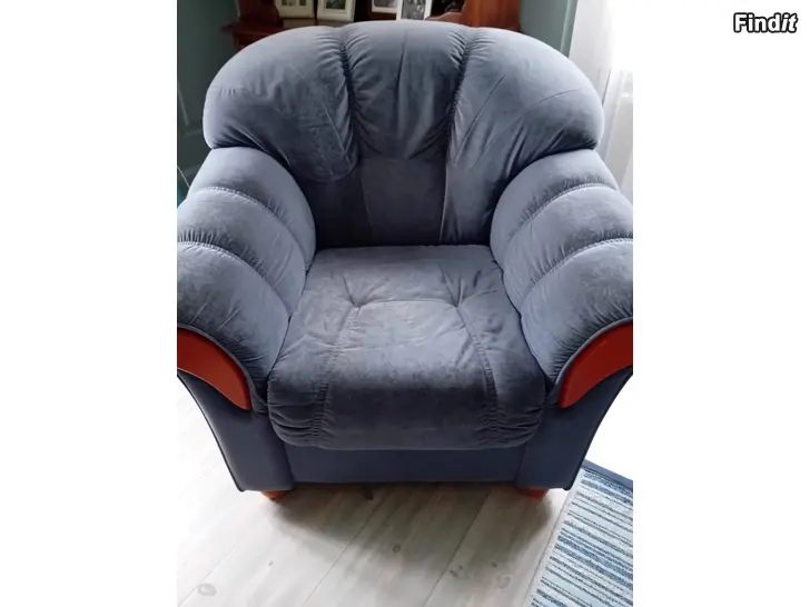 Säljes Soffa + 2 fåtöljer