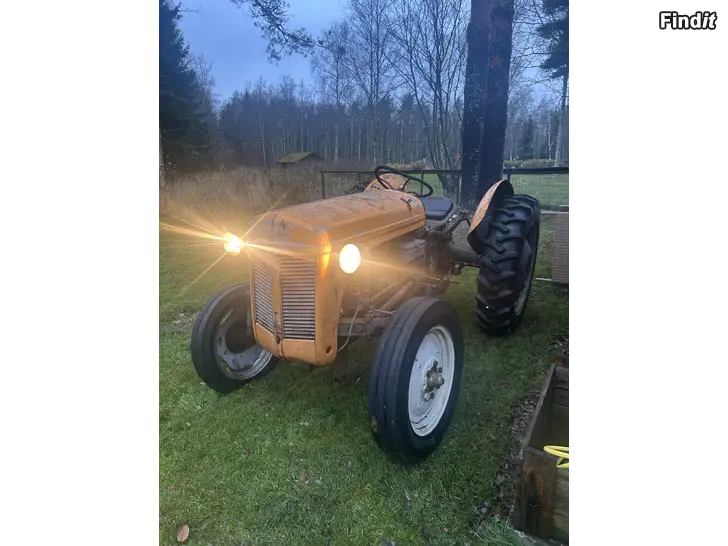 Myydään Massey fergusson TE20