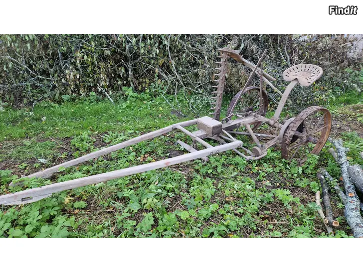 Säljes 3 gamla jordbruksmaskiner