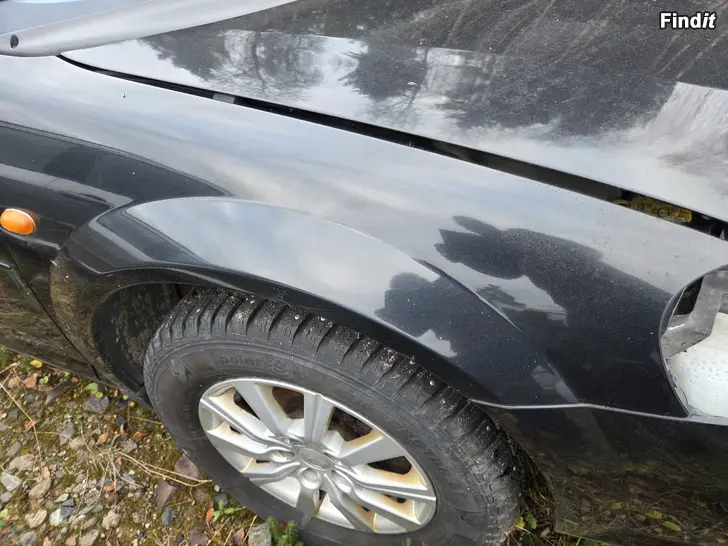 Säljes Chrysler sebring  framskärm , etulokasuoja ym osat