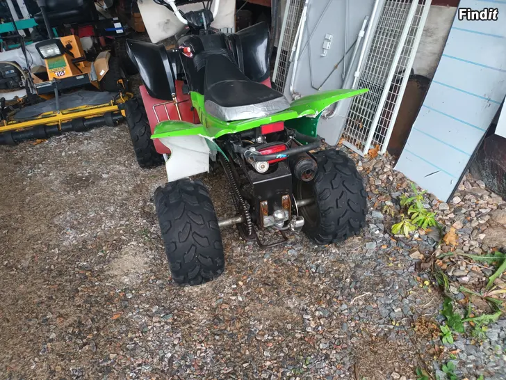 Myydään 110cc lasten mönkiä