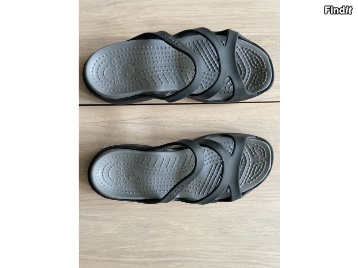 Säljes Myydään/Säljes kuin uudet / som nya Crocs sandaalit