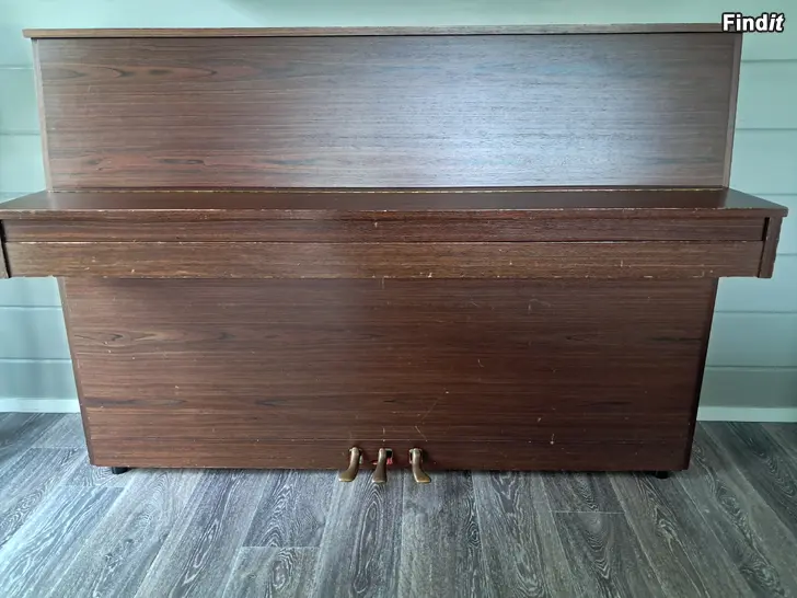 Myydään Piano