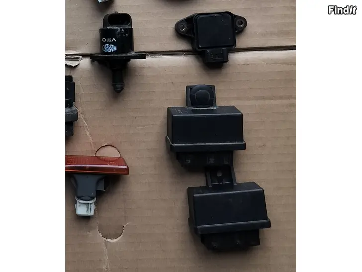 Myydään Bitron polttoainepumpunrele tyhjäkäyntianturi kaasuläpäanturi