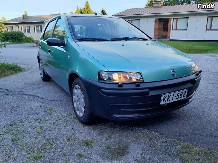 Säljes Fiat Punto 1.2 SX ajettu 69000 km, jakopää uusittu