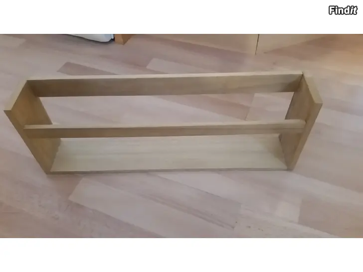 Säljes Pieni puinen seinähylly Jysk 48cm -hinta 5e