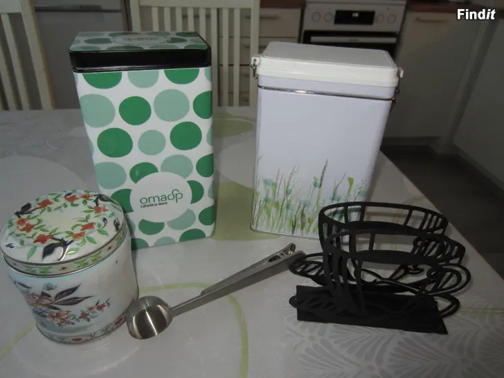 Säljes Suodaipussiteline,kahvimitta lusikka,purkit yhdessä myyntiin