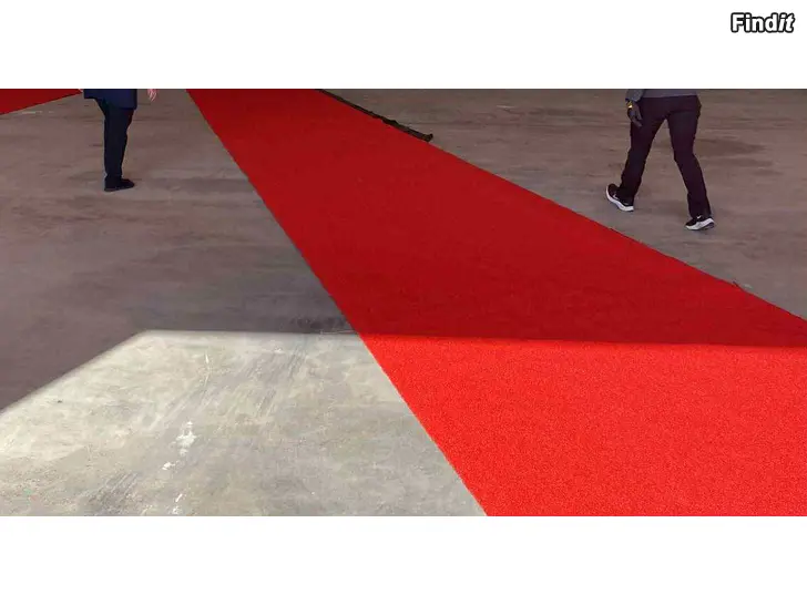 Säljes Konstgräs för inomhus- eller utomhusbruk. Bra skick