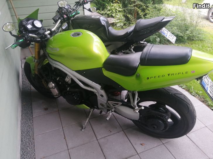 Säljes Triumph Speed Triple 955i