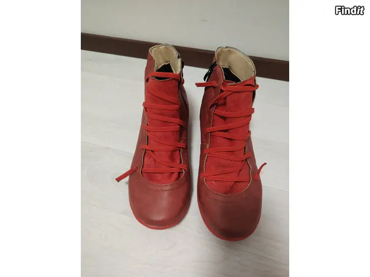 Myydään Naisten kengät, koko 39