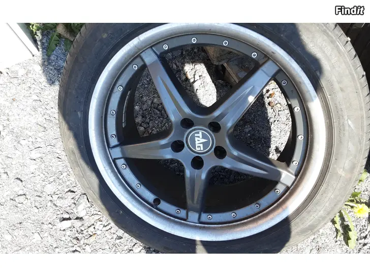 Myydään 225,50,18  t    5×100          renkaat ja vanteet  kesän ajettu