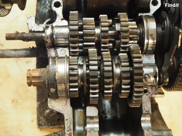 Myydään Honda CB 125 K5 72-73 osia