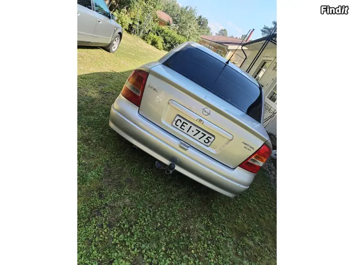 Myydään Opel astra