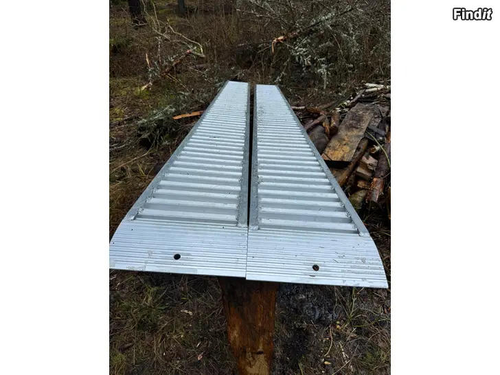 Myydään Lastausramppi 4m 1800kg/pari