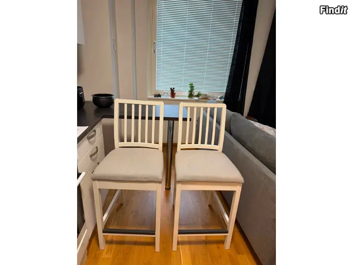 Myydään Baarijakkarat
