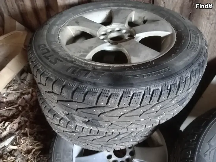 Säljes Vinterdäck 215/65 R16