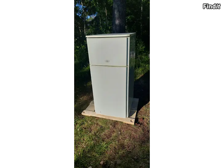 Säljes Kyl/frysskåp 230 liter