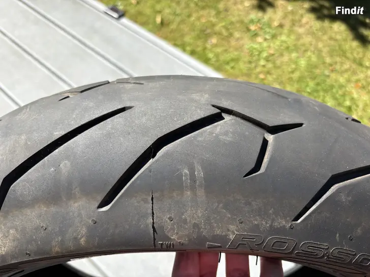 Myydään Pirelli diablo rosso 160/60 ZR17