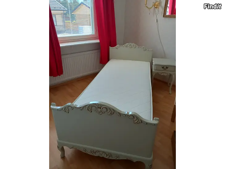 Myydään Sängyt ja Yöpöydät