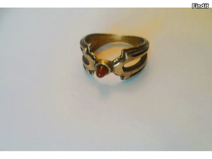 Myydään Kalevala Illusioni kivisormus koko 18